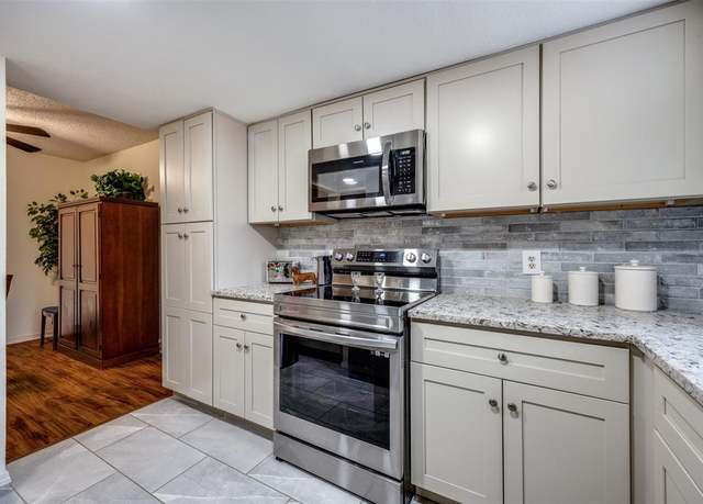 Property at 12 Village Green Ct, Denison, TX 75020, 2 beds, 2.5 baths