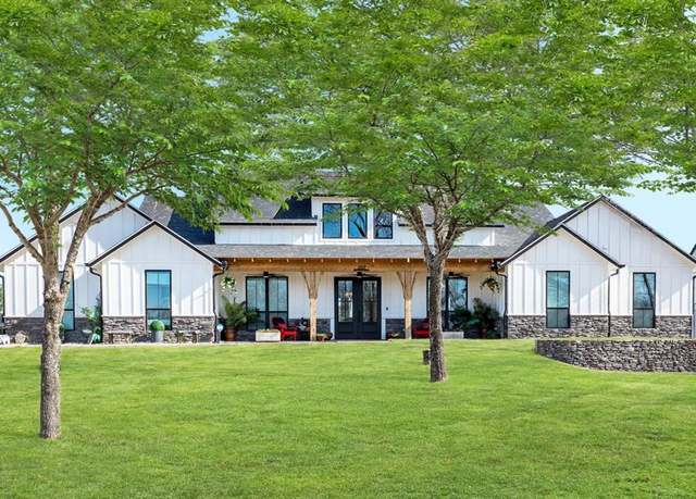 Property at 207 Splitrail Dr, Mabank, TX 75143, 3 beds, 2.5 baths