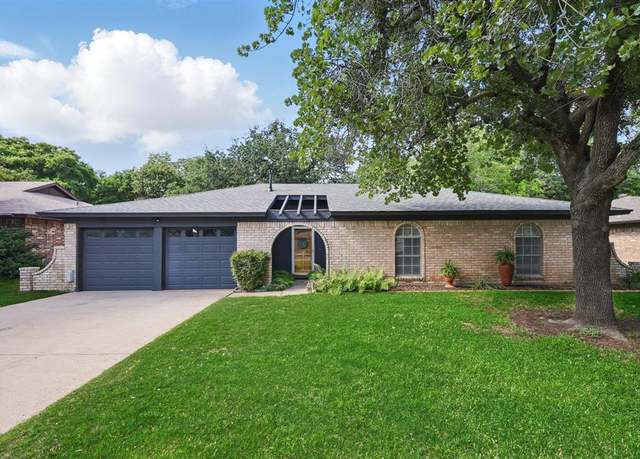 Property at 7721 Briarcliff Ct, North Richland Hills, TX 76182, 3 beds, 2 baths