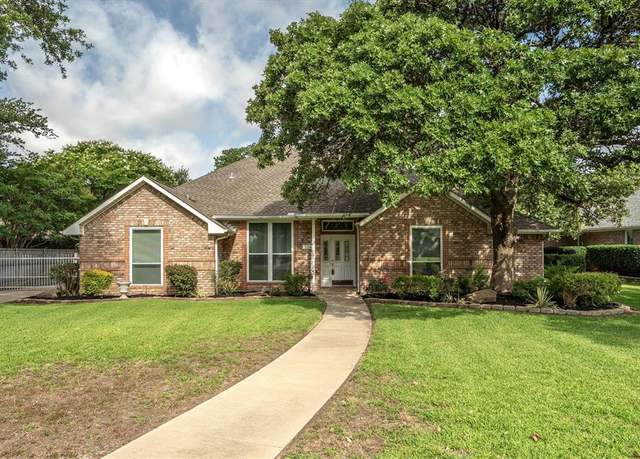 Property at 334 Pebblebrook Dr, Grapevine, TX 76051, 4 beds, 4 baths