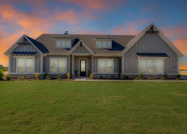 Property at 3945 Old Springtown Rd, Weatherford, TX 76082, 4 beds, 2.5 baths