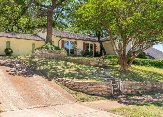Property at 1904 Park Hill Dr, Arlington, TX 76012, 3 beds, 2.5 baths