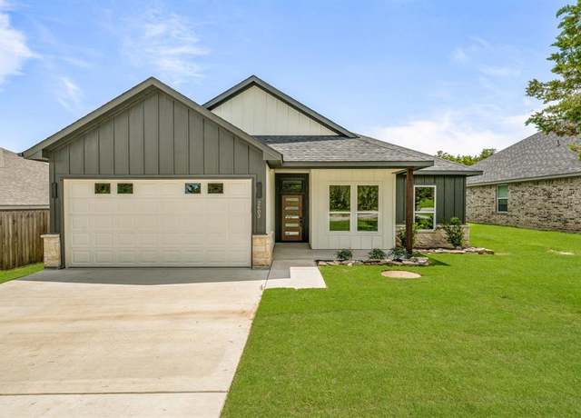 Property at 2603 Creek Dr, Granbury, TX 76048, 4 beds, 2 baths