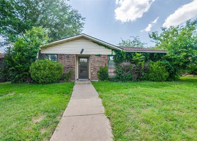Property at 7426 Cloverglen Dr, Dallas, TX 75249, 3 beds, 2 baths