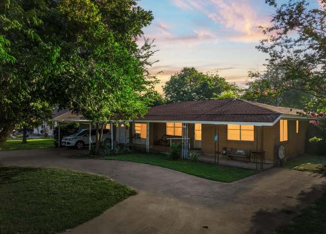 Property at 802 N Brazos St, Whitney, TX 76692, 4 beds, 3 baths