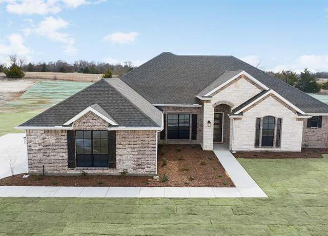 Property at 1080 Julian Dr, Van Alstyne, TX 75495, 3 beds, 3 baths