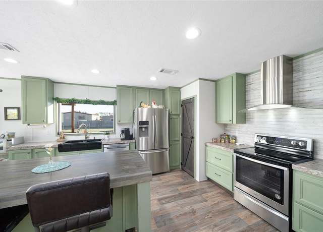 Property at 26 Oak Hollow Ln, Sherman, TX 75092, 3 beds, 2 baths
