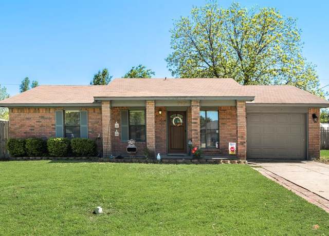 Property at 717 Loganwood Dr, Royse City, TX 75189, 3 beds, 2 baths