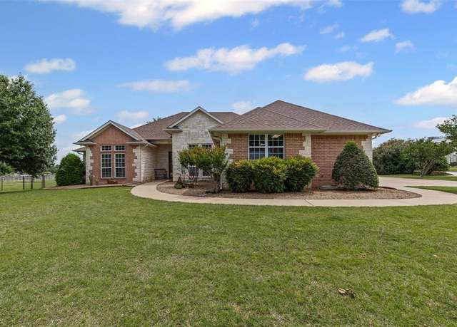 Property at 2101 W Emerald Bend Ct, Granbury, TX 76049, 4 beds, 3 baths