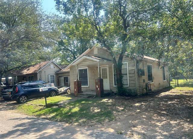Property at 412/410 Small St, Bowie, TX 76230, 2 beds, 1 bath