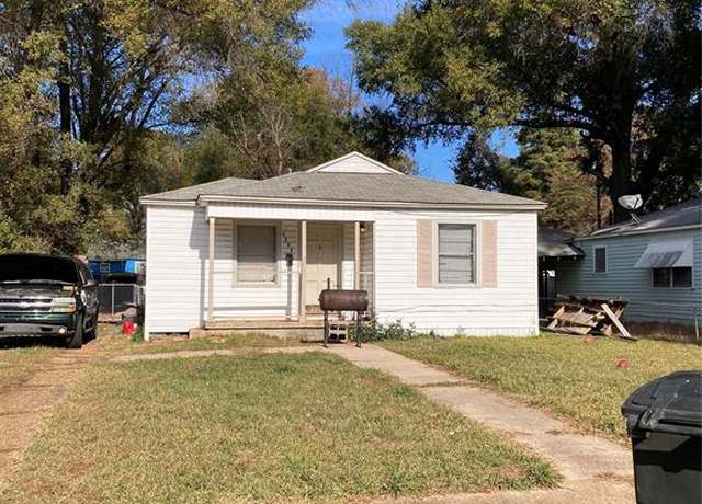 Property at 2728 Hillcrest Ave, Shreveport, LA 71108, 3 beds, 1 bath