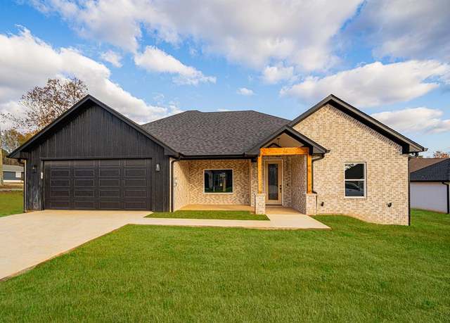 Property at 111 Queens Ct, Marshall, TX 75672, 3 beds, 2 baths