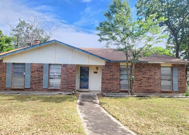 Property at 9641 Sophora Cir, Dallas, TX 75249, 4 beds, 2 baths