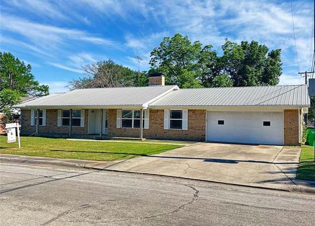 Property at 1911 College St, Gainesville, TX 76240, 3 beds, 2 baths
