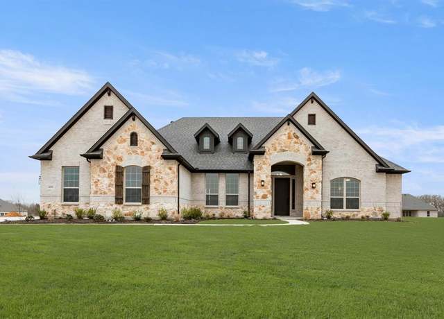Property at 4008 Twin Hills Ct, Joshua, TX 76058, 4 beds, 3 baths