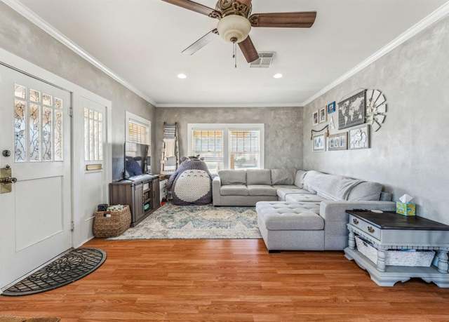 Property at 417 S Dixie St, Eastland, TX 76448, 3 beds, 1 bath
