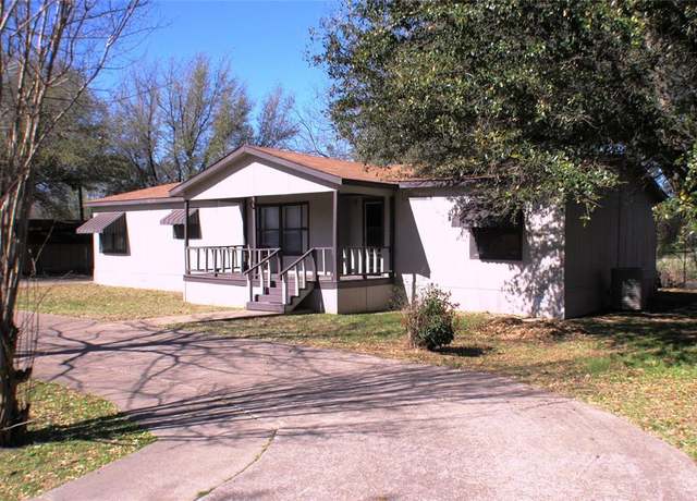 Property at 710 Sun Ct, Granbury, TX 76049, 3 beds, 2 baths