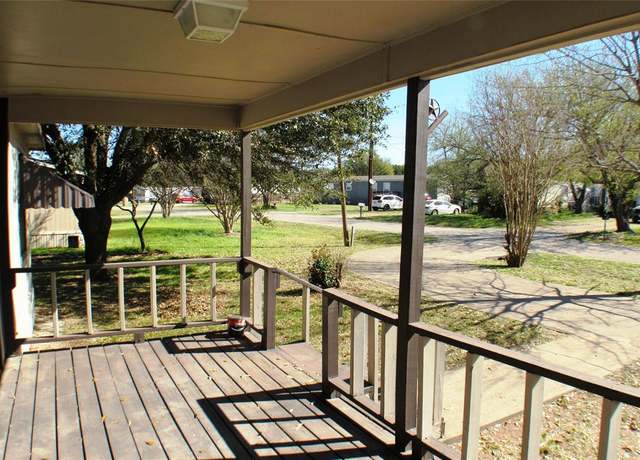 Property at 710 Sun Ct, Granbury, TX 76049, 3 beds, 2 baths