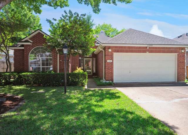 Property at 2208 Briarcrest Dr, Plano, TX 75023, 3 beds, 2 baths