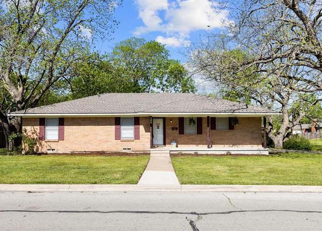 Property at 209 N Hamilton St, Farmersville, TX 75442, 2 beds, 2 baths
