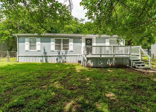 Property at 1610 Alamo Dr, Granbury, TX 76048, 3 beds, 2 baths