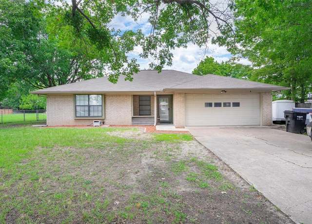 Property at 504 Center Point Ln, Greenville, TX 75402, 3 beds, 2 baths