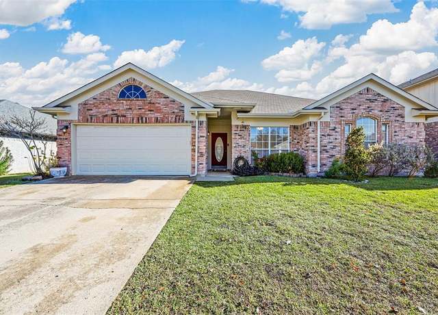 Property at 6717 Smallwood Dr, Arlington, TX 76001, 4 beds, 2 baths