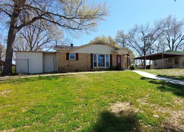 Property at 2208 Sampson Pl, Tyler, TX 75701, 3 beds, 2 baths