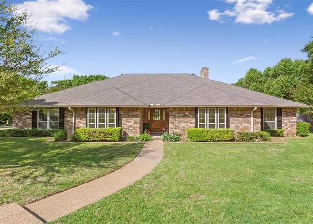 Property at 10010 Lost Oak Ridge Dr, Woodway, TX 76712, 5 beds, 3 baths