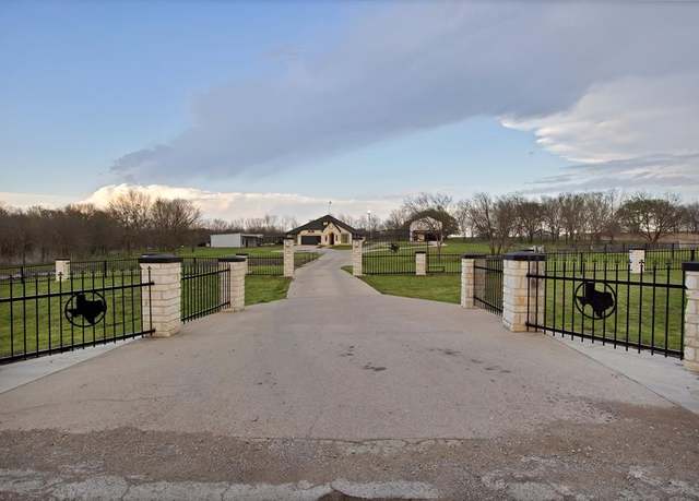 Property at 7044 Star Trl, Crandall, TX 75114, 8 beds, 4 baths
