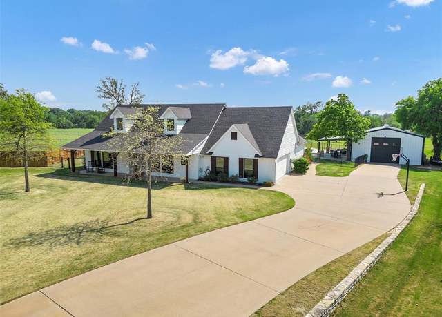 Property at 3227 Golden Oaks Cir, Granbury, TX 76049, 3 beds, 2.5 baths