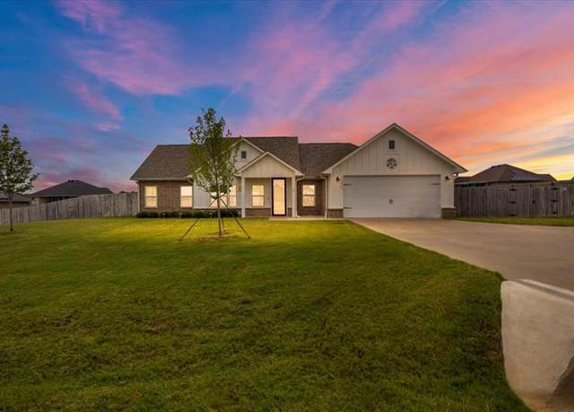 Property at 19312 Hickory Cir, Lindale, TX 75771, 3 beds, 2 baths