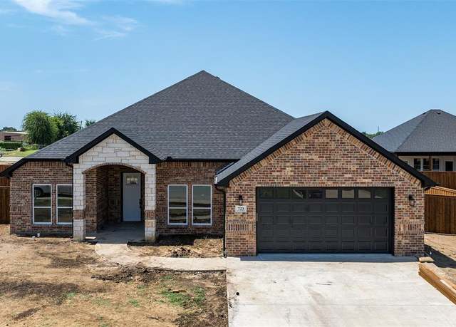Property at 723 Cobblestone Cir, Mabank, TX 75147, 4 beds, 2 baths