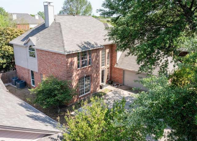 Property at 1727 Parkwood Dr, Grapevine, TX 76051, 4 beds, 2.5 baths
