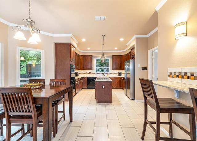 Property at 1727 Parkwood Dr, Grapevine, TX 76051, 4 beds, 2.5 baths