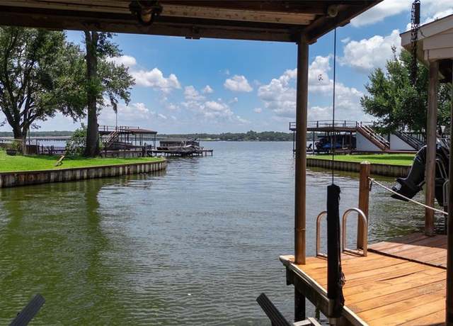 Property at 301 Lake Front Dr, Mabank, TX 75156, 4 beds, 3 baths