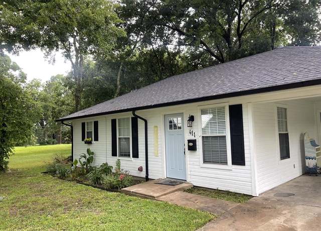 Property at 411 Smith St, Bonham, TX 75418, 2 beds, 2 baths