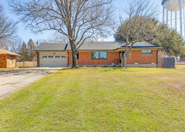 Property at 1412 W California St, Gainesville, TX 76240, 4 beds, 3 baths