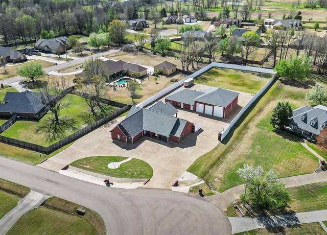 Property at 7207 N Richland Dr, Texarkana, TX 75503, 3 beds, 2.5 baths