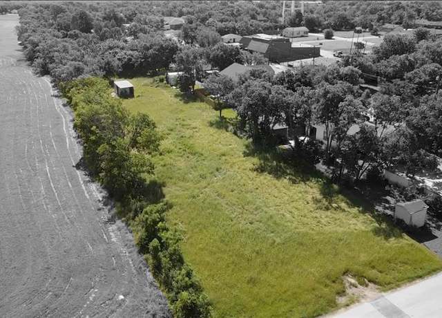 Property at 404 N Alton St, Kaufman, TX 75142