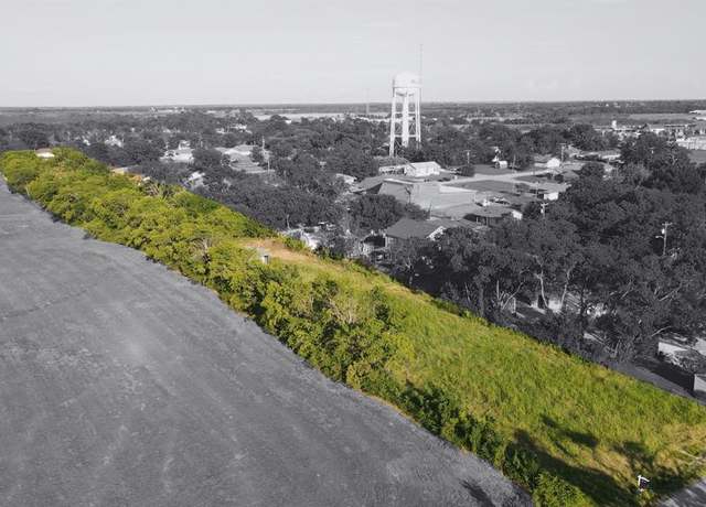 Property at 404 N Alton St, Kaufman, TX 75142
