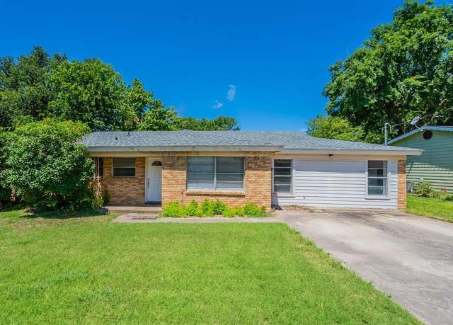 Property at 1030 Warden St, Benbrook, TX 76126, 3 beds, 2 baths