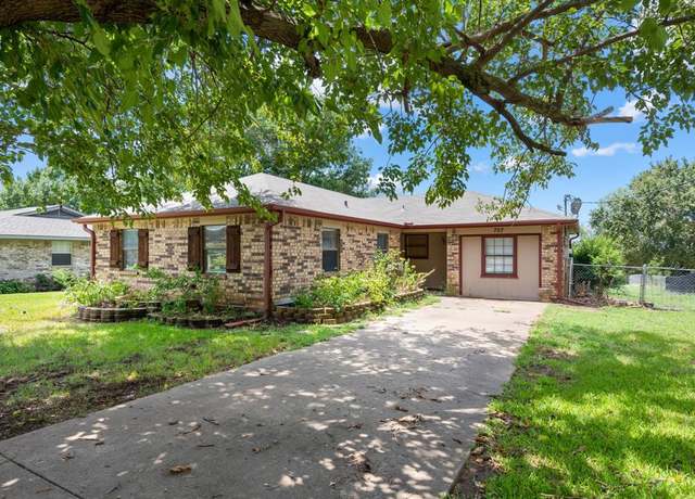 Property at 707 Broadway St, Whitesboro, TX 76273, 4 beds, 1.5 baths