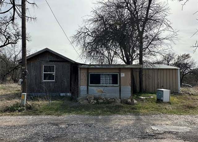 Property at 125 Robinson St, Lake Bridgeport, TX 76426, 2 beds, 1 bath
