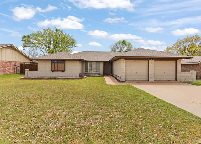 Property at 9929 Farmington Dr, Benbrook, TX 76126, 3 beds, 2 baths