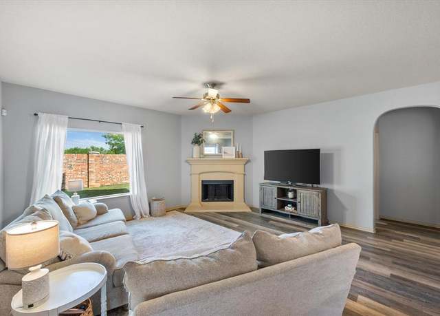 Property at 11929 Horseshoe Ridge Dr, Fort Worth, TX 76244, 4 beds, 3 baths
