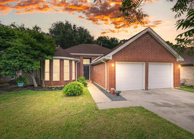 Property at 2296 Grandview Dr, Flower Mound, TX 75028, 3 beds, 2 baths