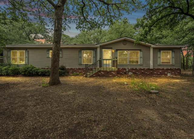 Property at 237 Finneyoaks Ln, Weatherford, TX 76085, 3 beds, 2 baths