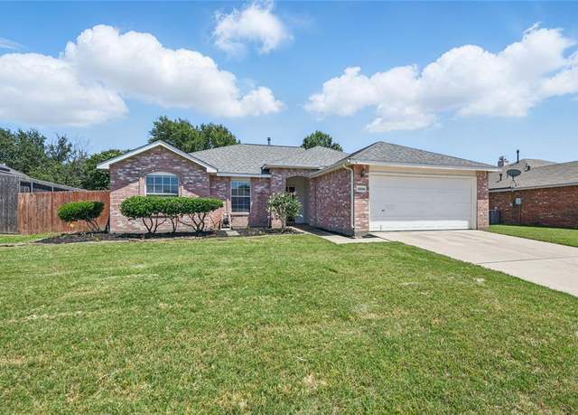 Property at 2804 Hollis Dr, Corinth, TX 76210, 3 beds, 2 baths