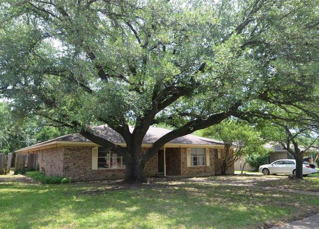 Property at 1705 W Shields Dr, Sherman, TX 75092, 4 beds, 2.5 baths